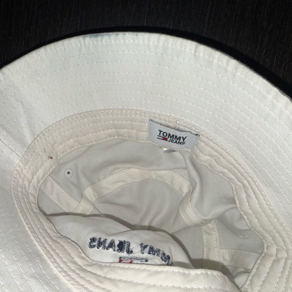 Tommy Hilfiger Off-White Bucket Hat with Logo Tab - Picture 3 of 4